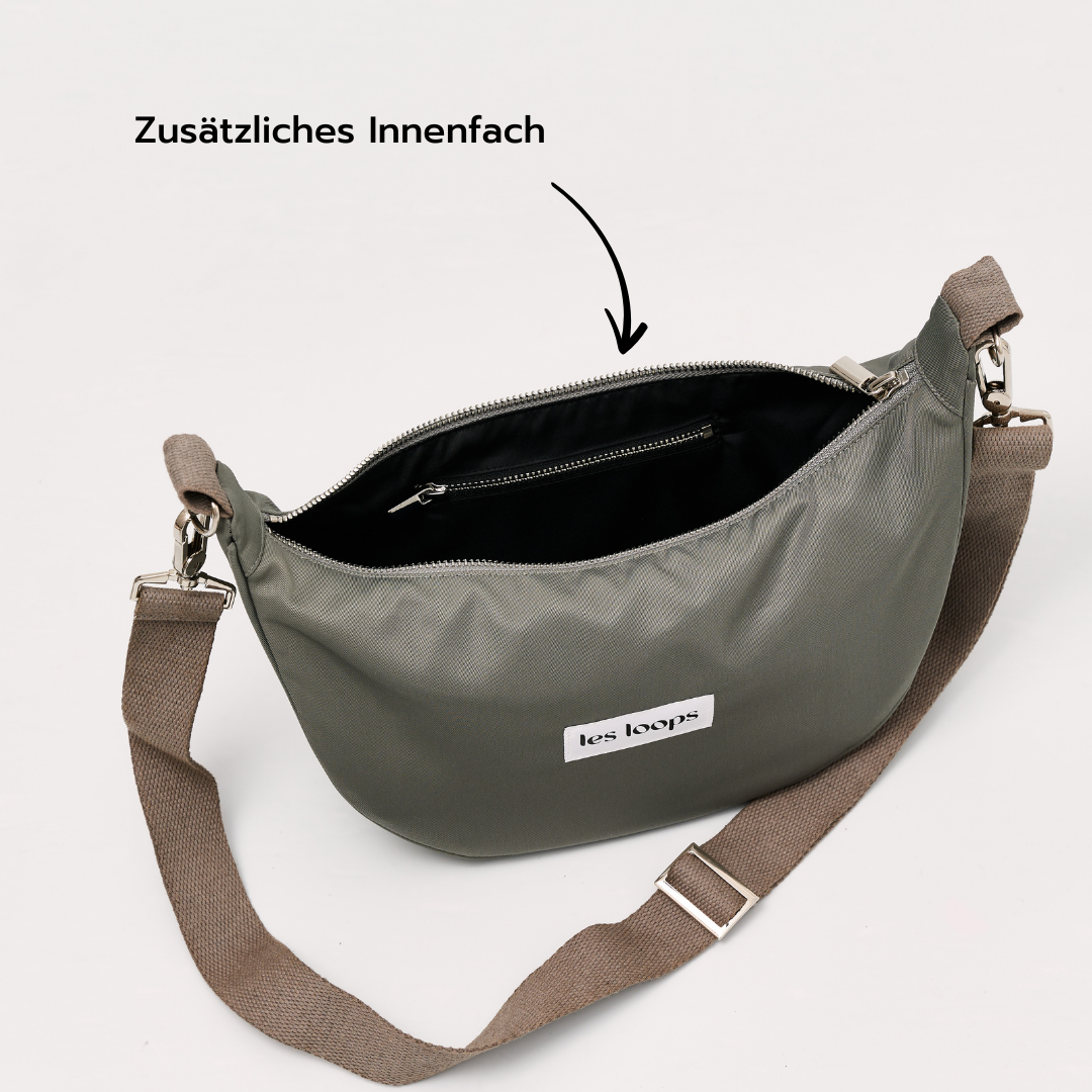 Die praktische Crossbody Bag Graugrün mit zustätzlichem Innenfach, damit kleine Dinge nicht verloren gehen