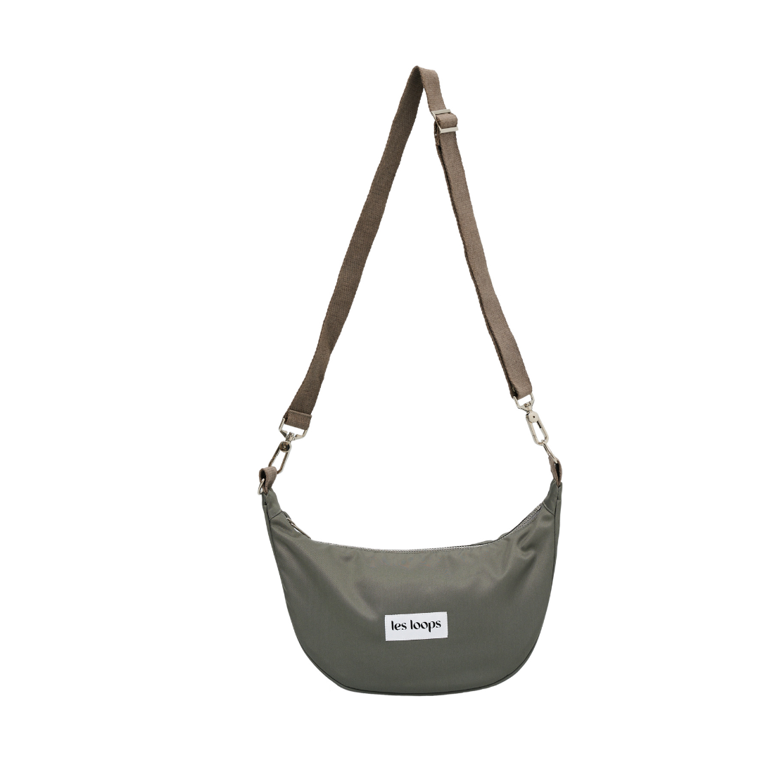 Crossbodybag_Graugrün mit verstellbarem Tragegurt aus recycelten Stoffen, Halbmond Tasche, breiter Tragegurt