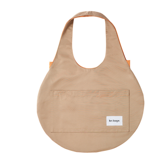 Loops Shopper Caramel-Orange, zweifarbige Wendetasche aus recyceltem Material, wasserabweisend mit Innenbeutel und großzügigem Stauraum, beige und orangefarben.