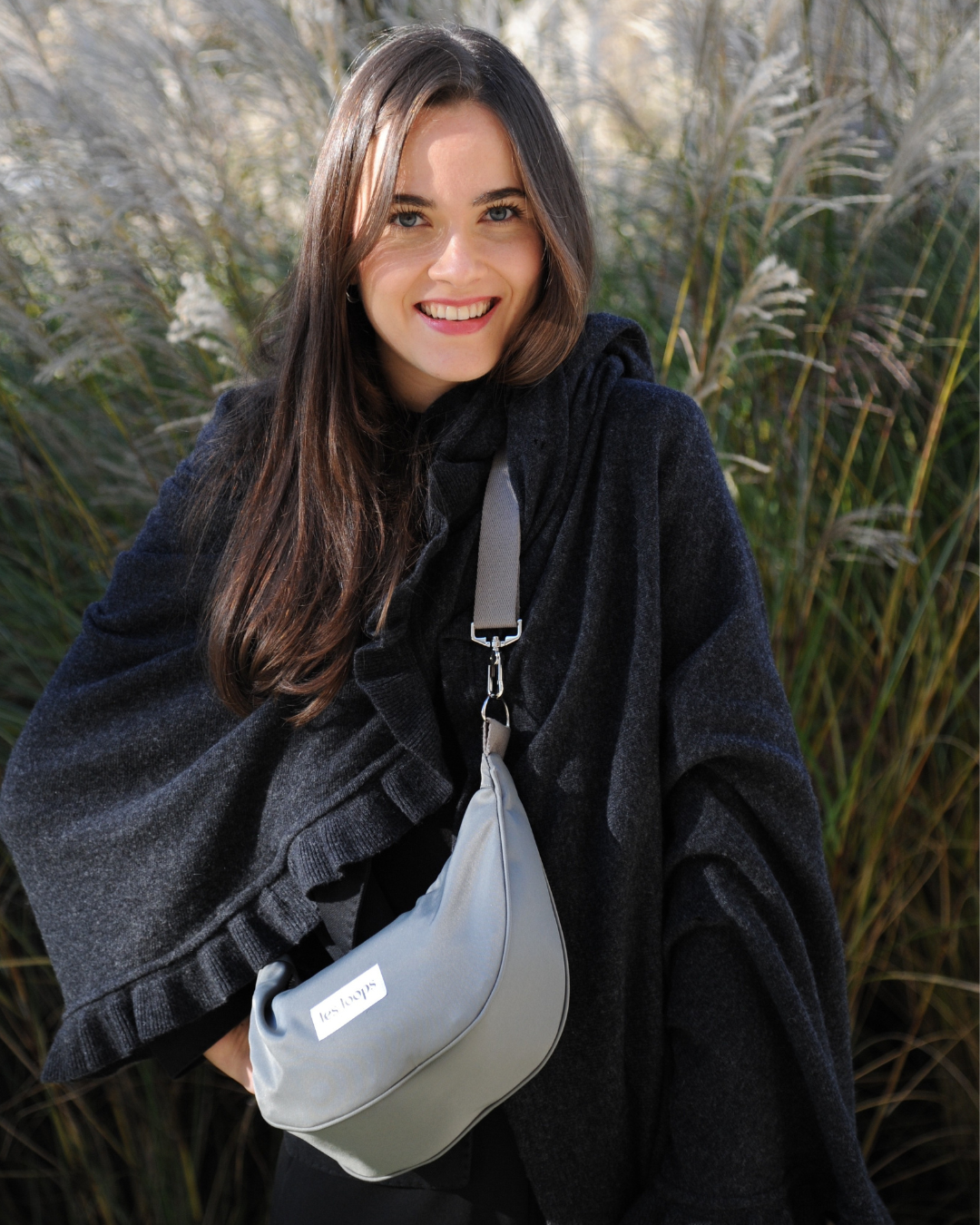 Loops Crossbody Bag Graugrün aus recyceltem Plastik - leicht und praktisch