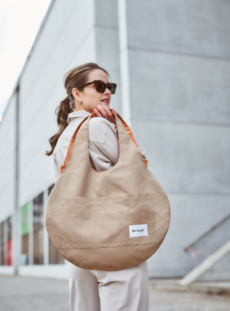Nachhaltiger Shopper mit Innentasche kann wechselseitig in 2 Farben getragen werden