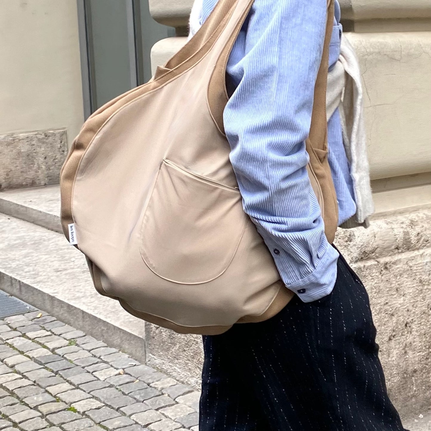 Die nachhaltige Loops Shopper Tasche in Sand – geräumig, vielseitig und passend für alle Geschlechter.